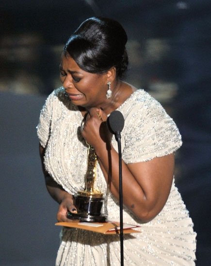 2012-Oscar-moments-02272012-03-435x580